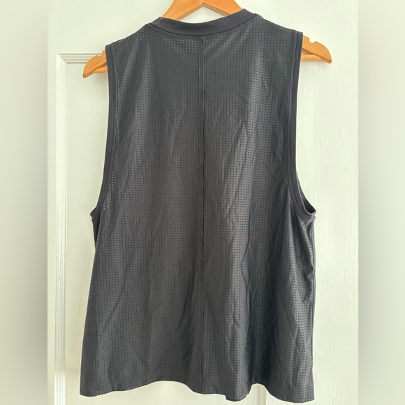 Lululemon silky mesh tank - Picture 3 of 3